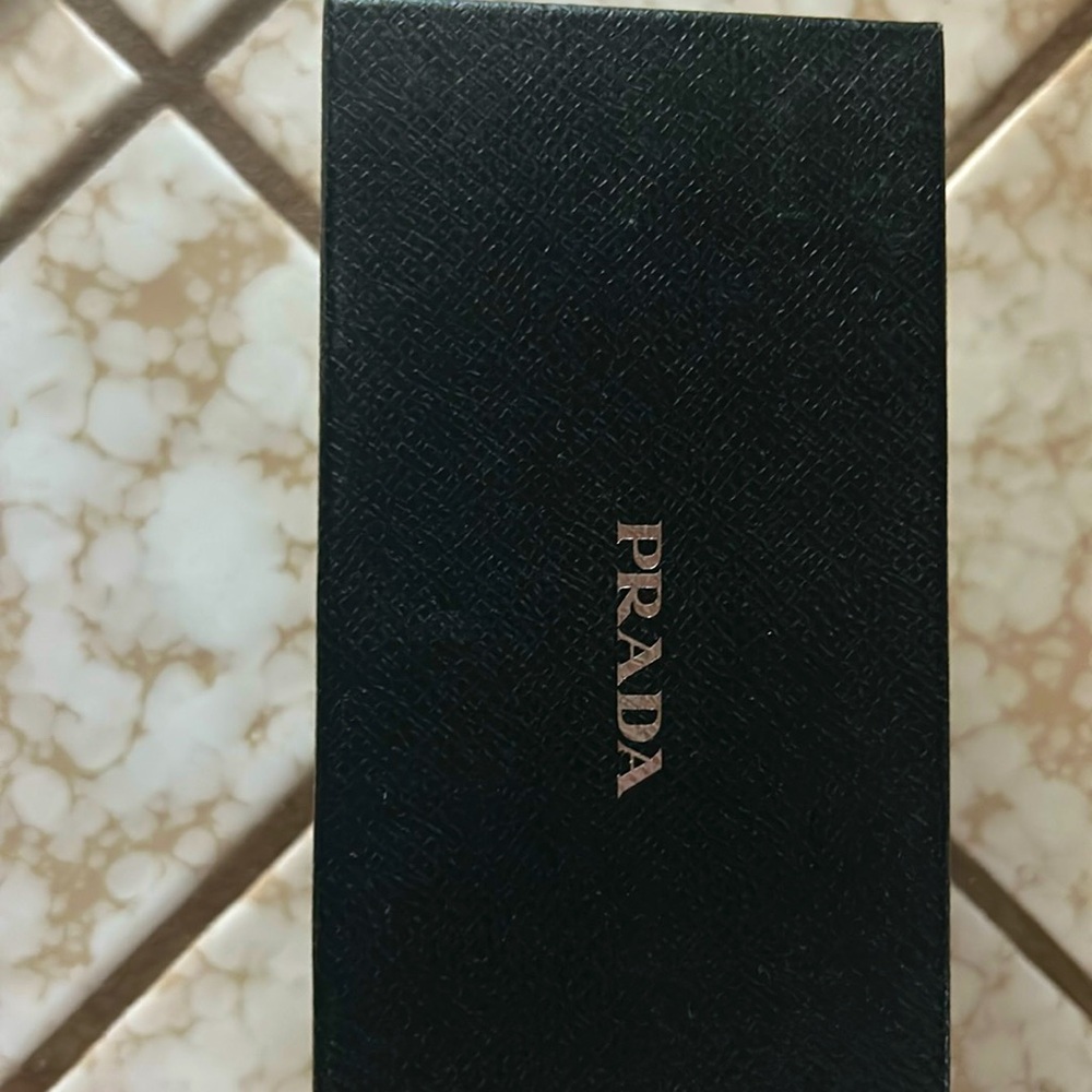 Pair of Prada sunglasses used a few times like brand new no scratches very clean